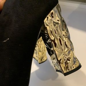 Peep toe block heel boot